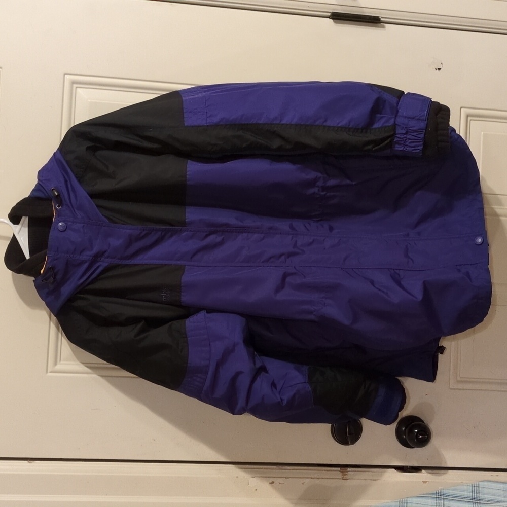 Keep Warm and Stylish on the Slopes with Columbia's Dual Zip Ski Jacket